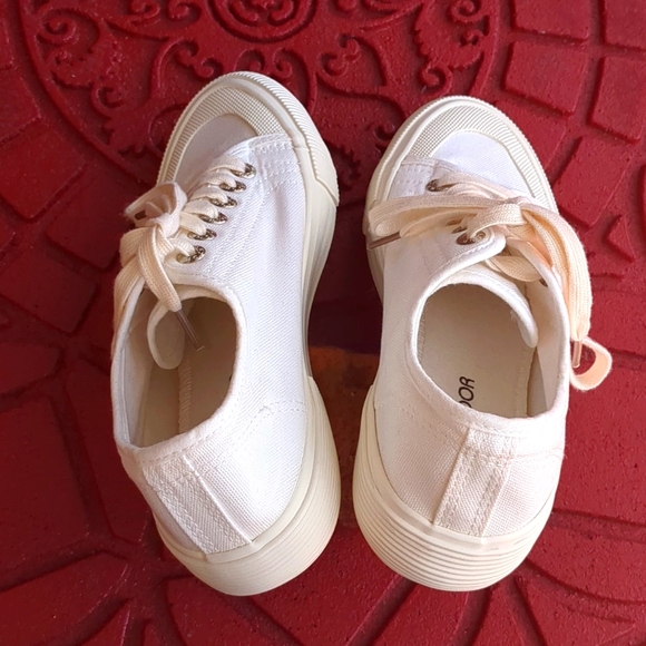 Jeen Ardor Women's size 8 white canvas fashion low-top sneakers - Picture 5 of 15